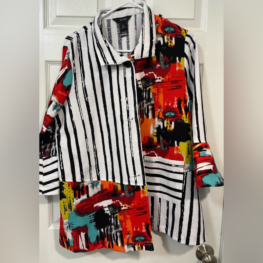 Ali Miles Black and White Graphic Button Down Shirt